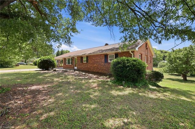 850 Minorcas Road, Winston-salem, NC 27106