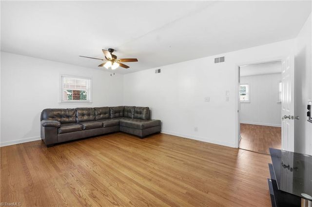 850 Minorcas Road, Winston-salem, NC 27106
