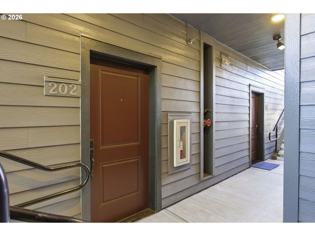 13925 Sw MERIDIAN St 202, Beaverton, OR 97005