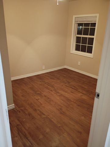 2112 W Bond Street, Denison, TX 75020