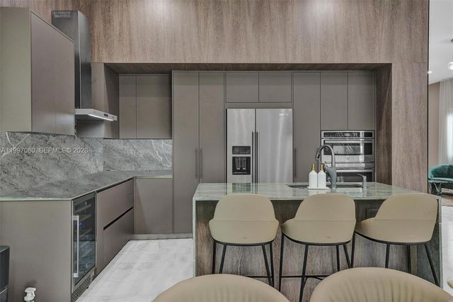 18985 Atlantic Blvd, Sunny Isles Beach, FL 33160