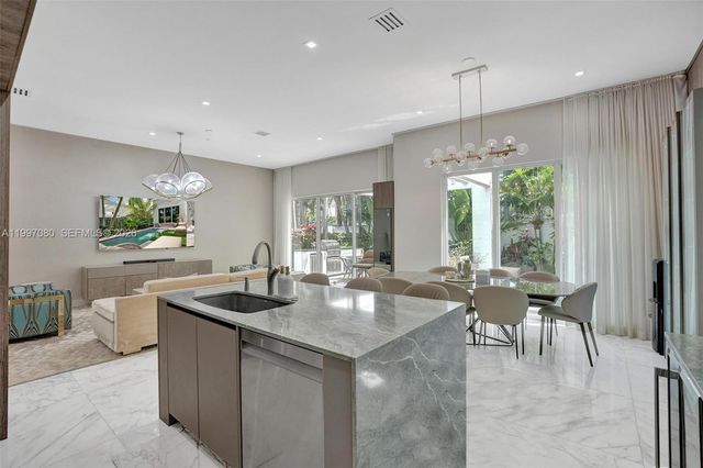 18985 Atlantic Blvd, Sunny Isles Beach, FL 33160