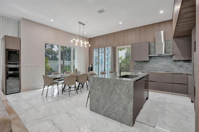 18985 Atlantic Blvd, Sunny Isles Beach, FL 33160
