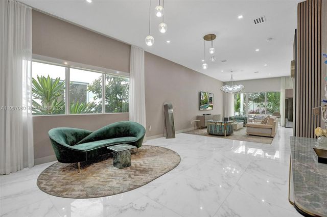 18985 Atlantic Blvd, Sunny Isles Beach, FL 33160