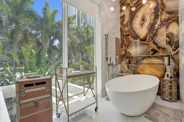 18985 Atlantic Blvd, Sunny Isles Beach, FL 33160