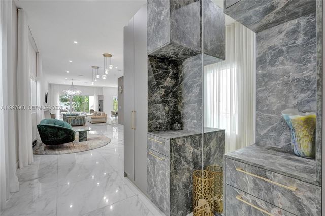 18985 Atlantic Blvd, Sunny Isles Beach, FL 33160