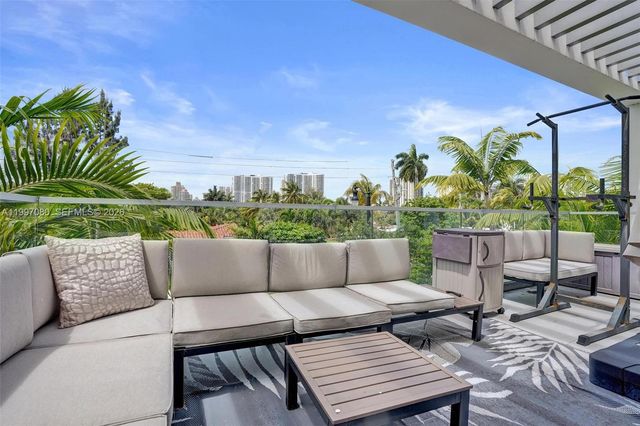 18985 Atlantic Blvd, Sunny Isles Beach, FL 33160