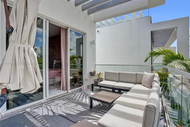 18985 Atlantic Blvd, Sunny Isles Beach, FL 33160