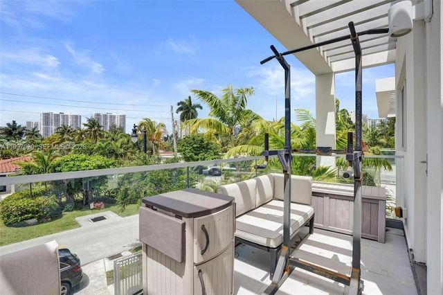 18985 Atlantic Blvd, Sunny Isles Beach, FL 33160
