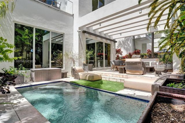 18985 Atlantic Blvd, Sunny Isles Beach, FL 33160
