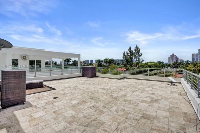 18985 Atlantic Blvd, Sunny Isles Beach, FL 33160