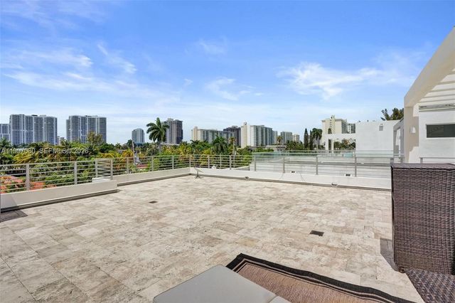 18985 Atlantic Blvd, Sunny Isles Beach, FL 33160
