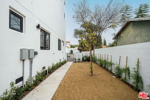 1800 S Highland Avenue, Los Angeles, CA 90019