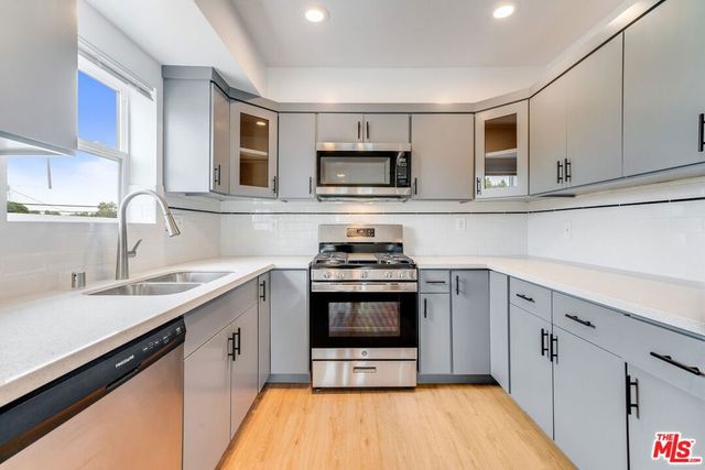 1800 S Highland Avenue, Los Angeles, CA 90019