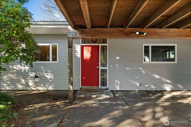 15233 22nd Avenue SW, Burien, WA 98166