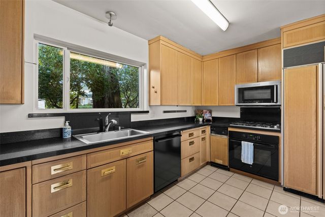 15233 22nd Avenue SW, Burien, WA 98166