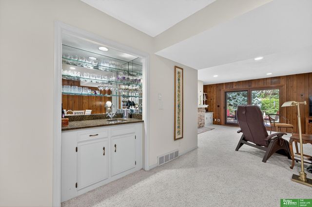 832 S 112 Plaza, Omaha, NE 68154