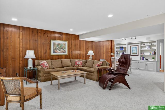 832 S 112 Plaza, Omaha, NE 68154