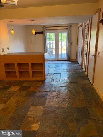 5 ALDEN CT, Sterling, VA 20165
