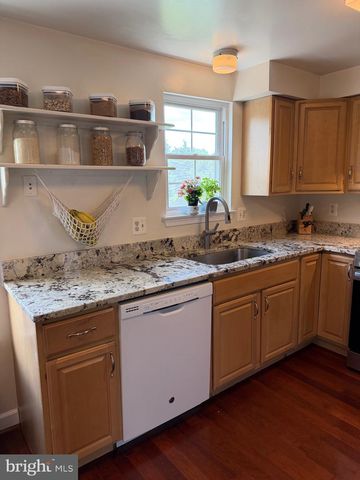 5 ALDEN CT, Sterling, VA 20165