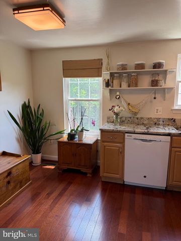 5 ALDEN CT, Sterling, VA 20165