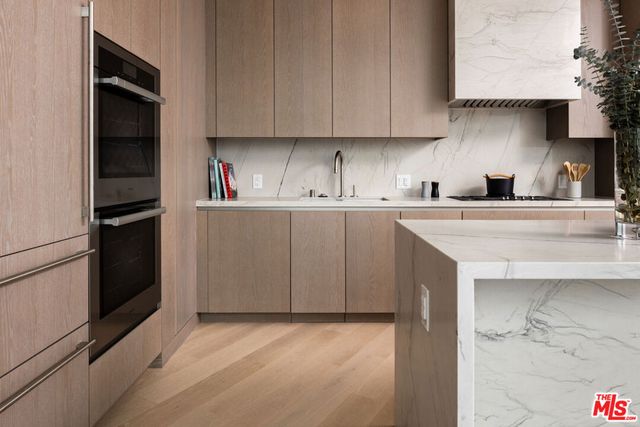 211 W Elm Court 17A, Los Angeles, CA 90067