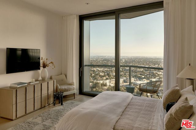 211 W Elm Court 17A, Los Angeles, CA 90067