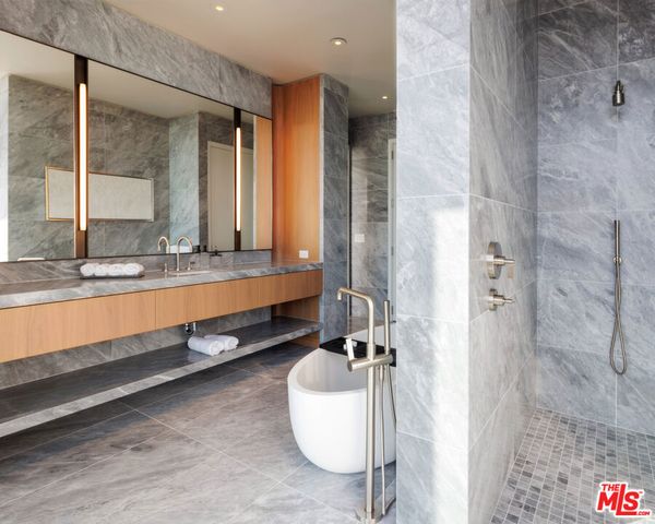 211 W Elm Court 17A, Los Angeles, CA 90067