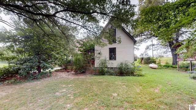 2539 Springhill Rd., Clinton, KY 42031