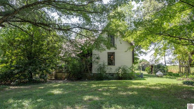 2539 Springhill Rd., Clinton, KY 42031