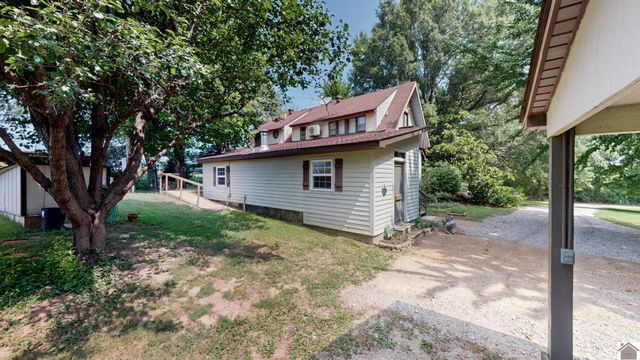 2539 Springhill Rd., Clinton, KY 42031