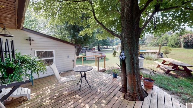 2539 Springhill Rd., Clinton, KY 42031