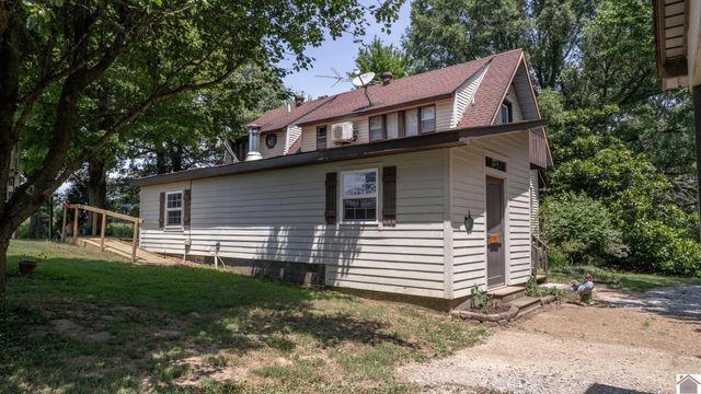 2539 Springhill Rd., Clinton, KY 42031