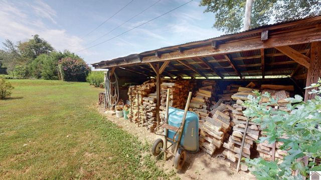 2539 Springhill Rd., Clinton, KY 42031