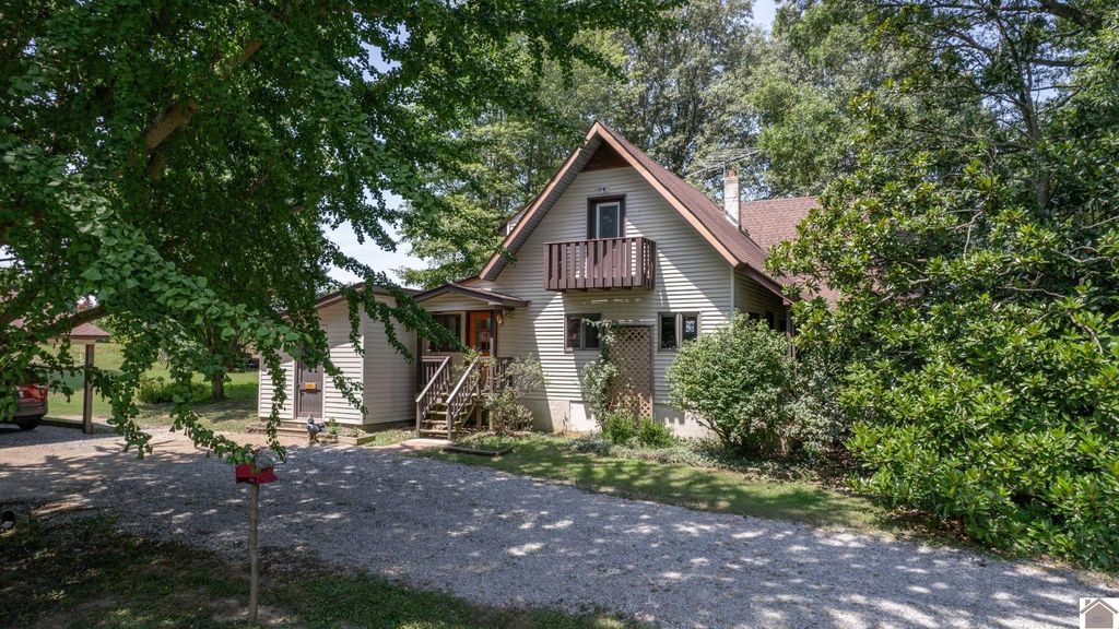 2539 Springhill Rd., Clinton, KY 42031