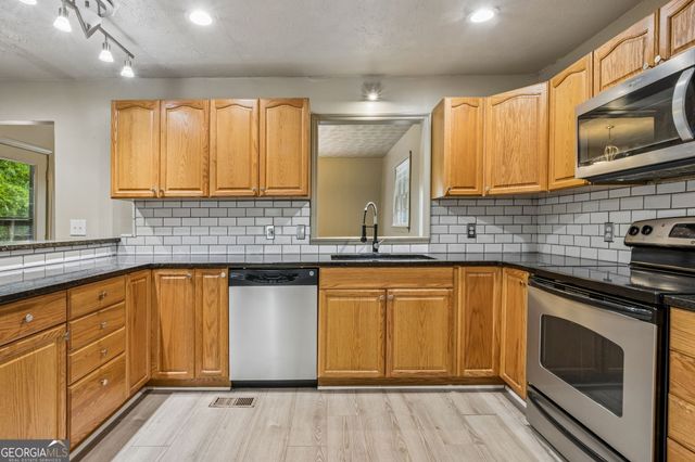 5361 Hog Mountain Road, Flowery Branch, GA 30542