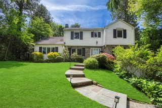 42 Old Pond Road, Great Neck, NY 11023