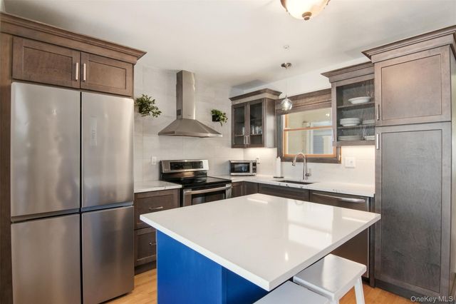 27 Hearthside Drive, Mount Sinai, NY 11766