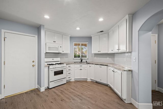 5918 Potenza Lane, Bakersfield, CA 93308