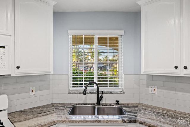 5918 Potenza Lane, Bakersfield, CA 93308