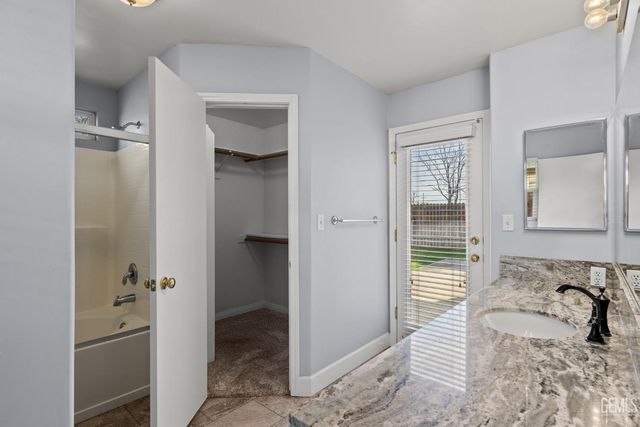 5918 Potenza Lane, Bakersfield, CA 93308