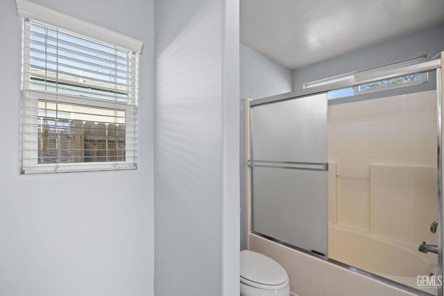 5918 Potenza Lane, Bakersfield, CA 93308