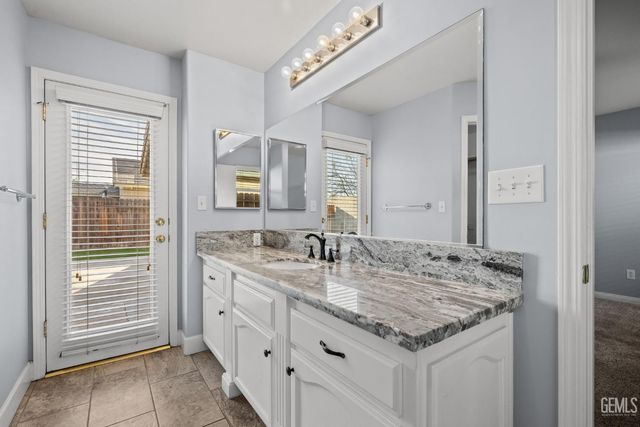 5918 Potenza Lane, Bakersfield, CA 93308