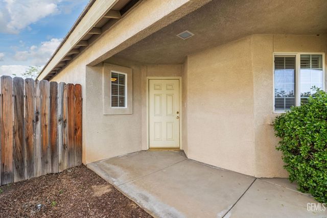 5918 Potenza Lane, Bakersfield, CA 93308