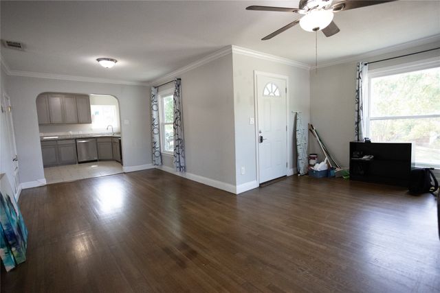2121 San Jose, Fort Worth, TX 76112