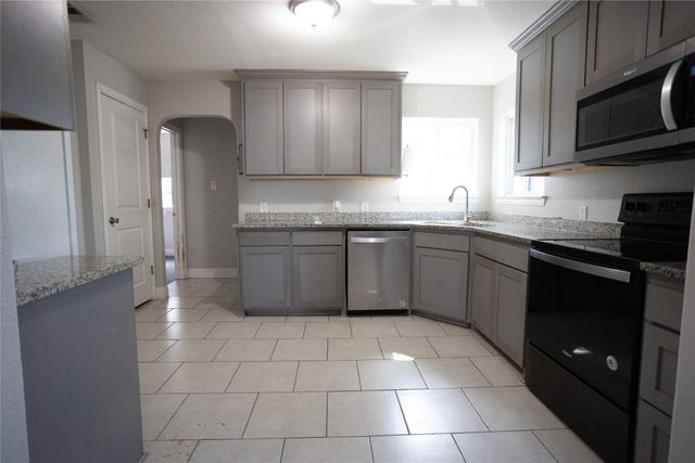 2121 San Jose, Fort Worth, TX 76112