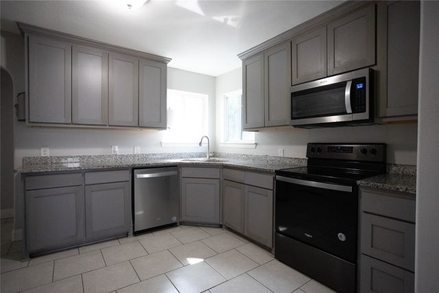 2121 San Jose, Fort Worth, TX 76112