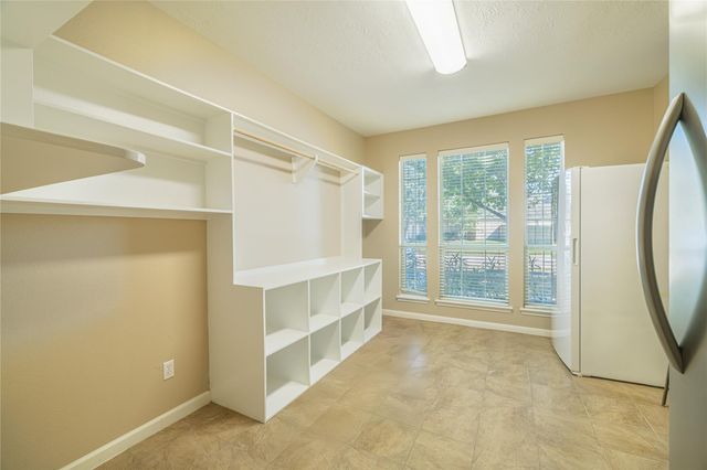 3002 Ivydale Road, Pearland, TX 77581