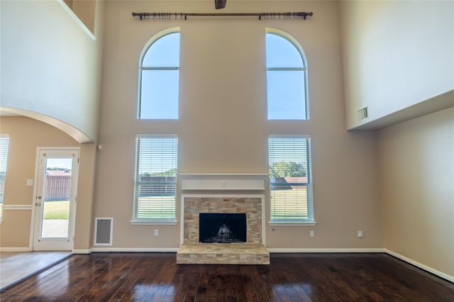 3002 Ivydale Road, Pearland, TX 77581