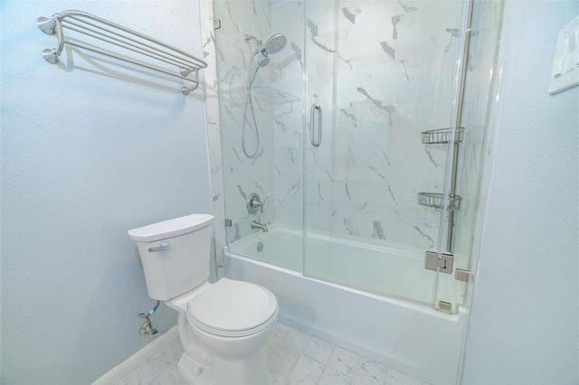 3002 Ivydale Road, Pearland, TX 77581